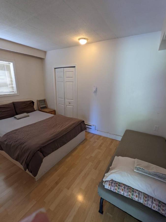 Vancouver Backpacker House - 10 Min Walk To Metrotown Skytrain Station Бернаби Экстерьер фото
