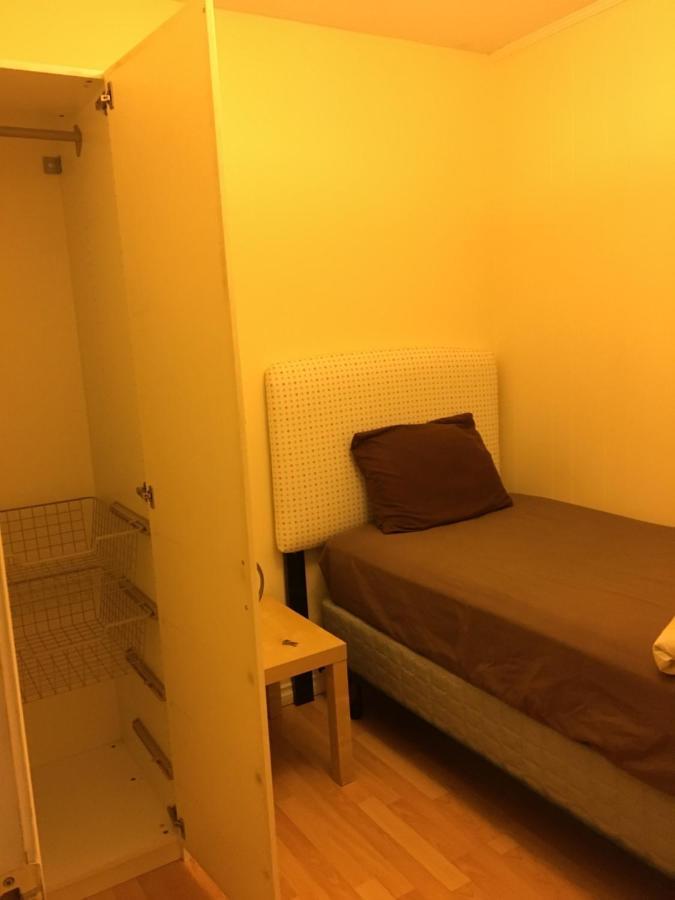 Vancouver Backpacker House - 10 Min Walk To Metrotown Skytrain Station Бернаби Экстерьер фото
