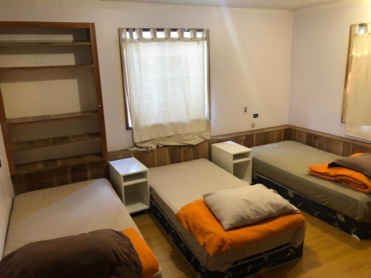 Vancouver Backpacker House - 10 Min Walk To Metrotown Skytrain Station Бернаби Экстерьер фото