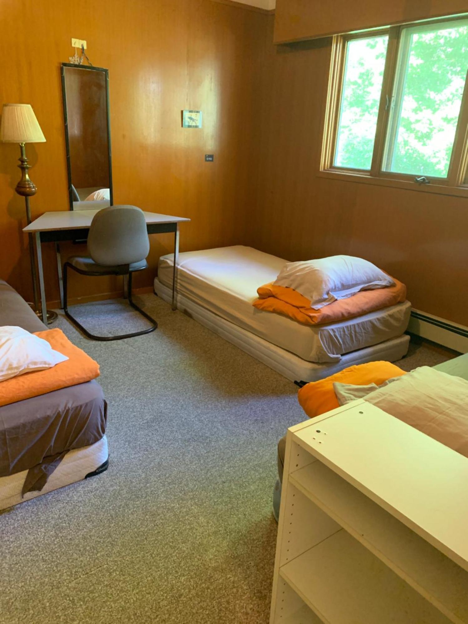 Vancouver Backpacker House - 10 Min Walk To Metrotown Skytrain Station Бернаби Экстерьер фото